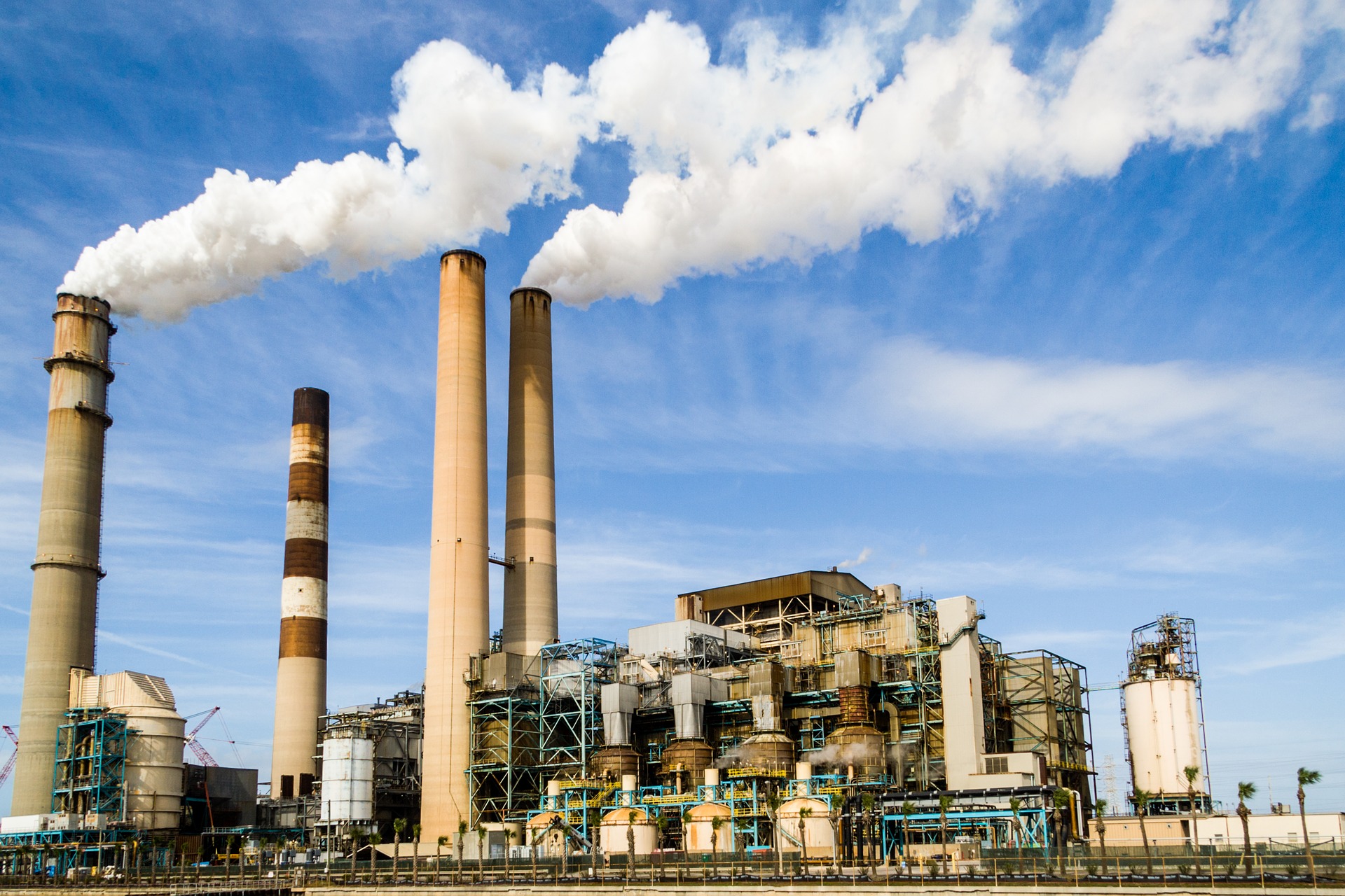 Omezení průmyslu přineslo rekordní pokles emisí CO2